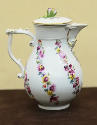 Кувшин с флоральным рисунком. 1740-1774 гг