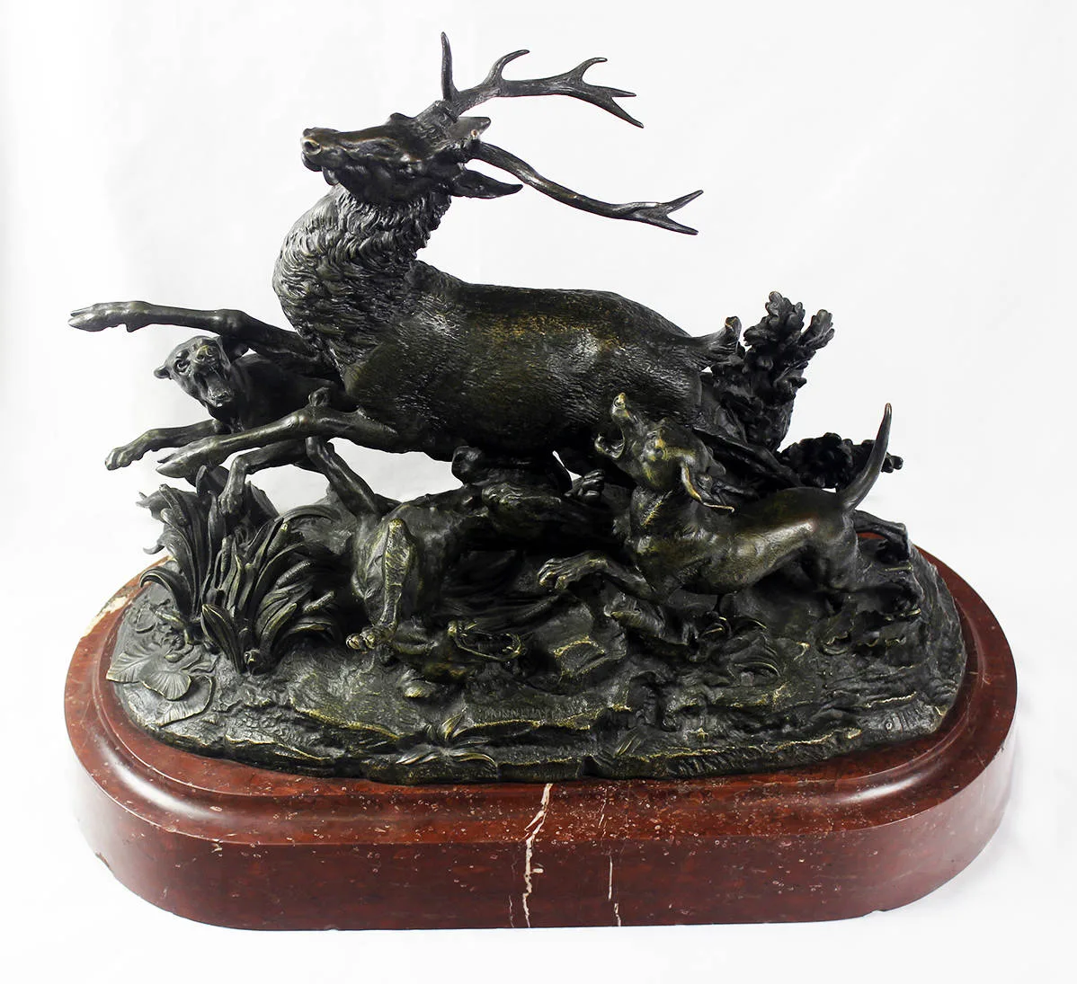 Большая бронзовая скульптура «Олень, атакованный тремя собаками» 1880-е годы