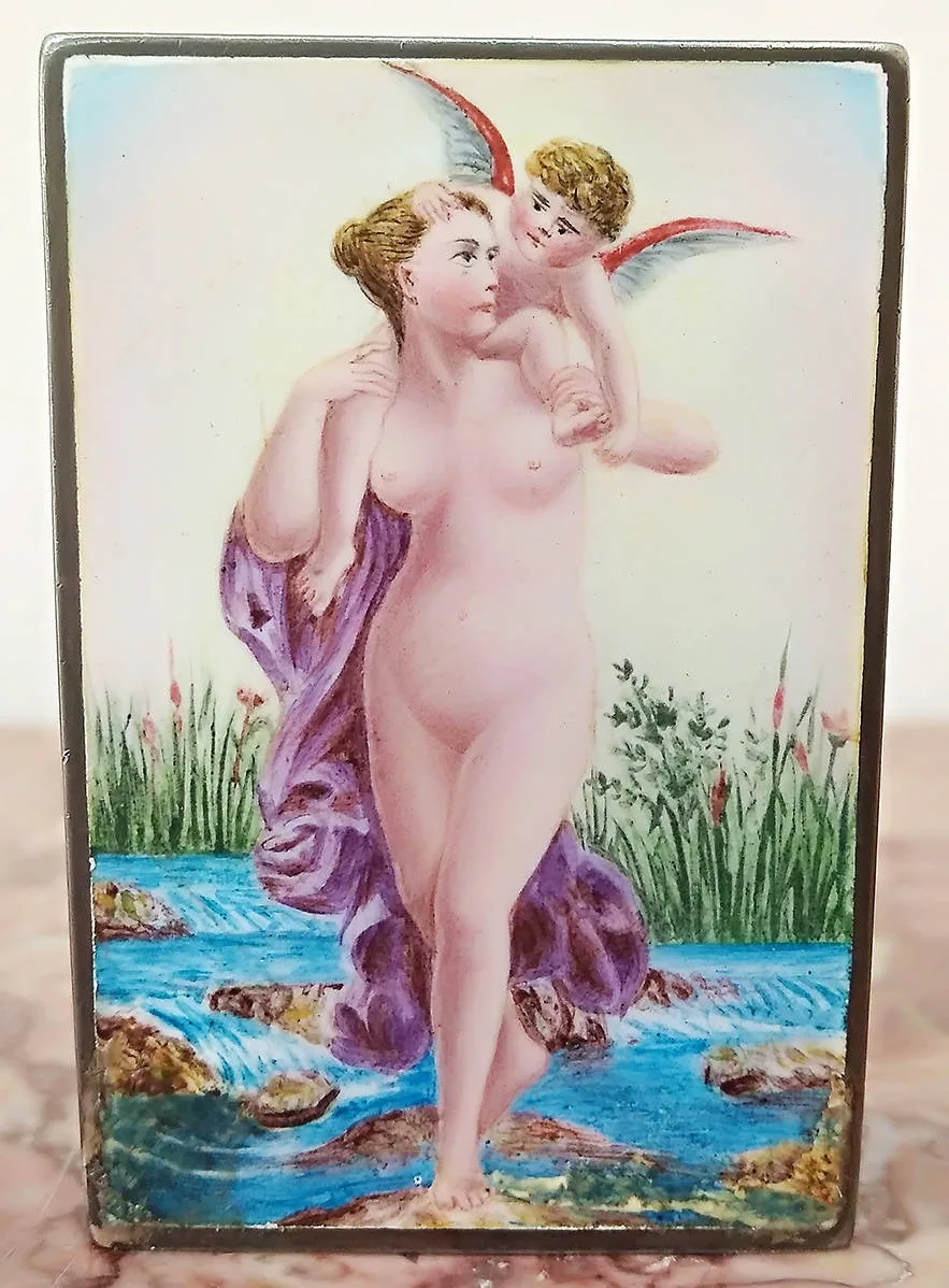 Старинный серебряный спичечный коробок «Венера и Амур»