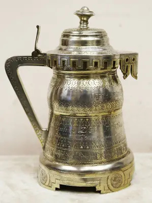 Старинная пивная кружка с крышкой в русском стиле