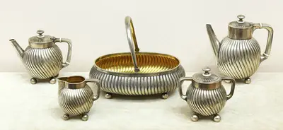 Старинный серебряный сервиз из пяти предметов