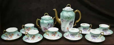 Кофейный сервиз с цветочным рисунком